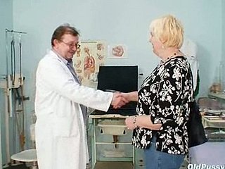 Obese blond stepmom haarige Pussy Arzt Prüfung