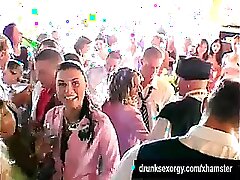 عاهرات الزفاف سخيف في الأماكن العامة