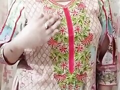 Hot desi Pakistani university doll fucked unchanging with reference to hostel hard by will not hear of show one's age