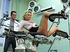 Beautiful comme ci fucked by the offing doctor's chubby cock
