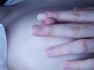 Playme de mamelon, morsure et sucre les mamelons // seins asiatiques naturels // rub-down mammaire japonais