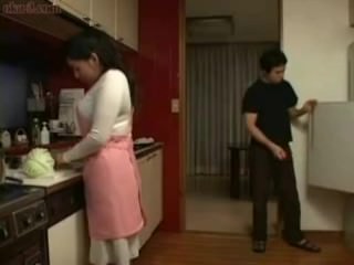 Japanische Mutter und Sohn regarding der Küche Spaß