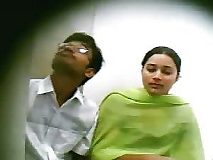 Horny Pasangan India Tertangkap Dengan Voyeur Listen in Cam